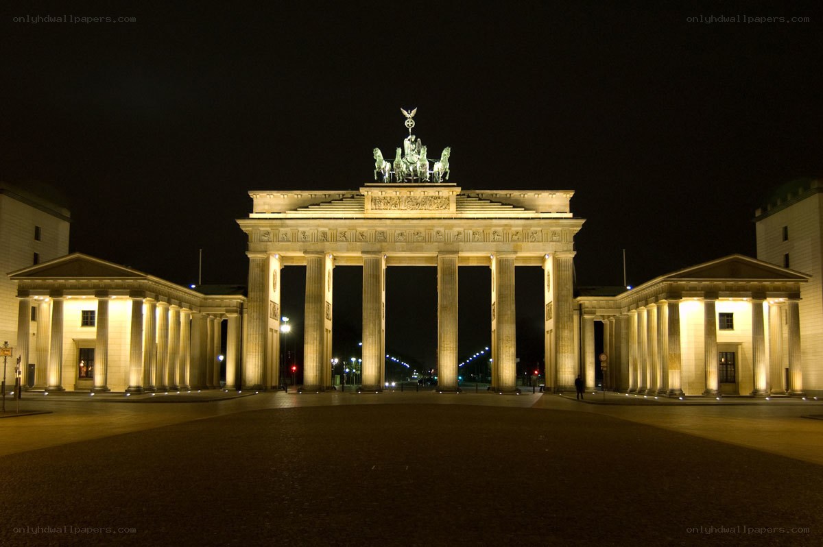 Brandenburg Gate at night