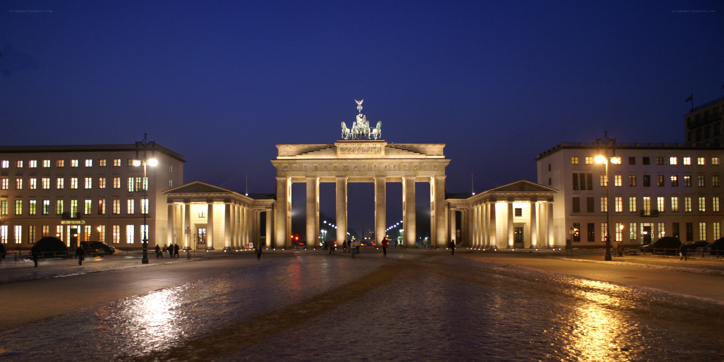 Brandenburg Gate at night