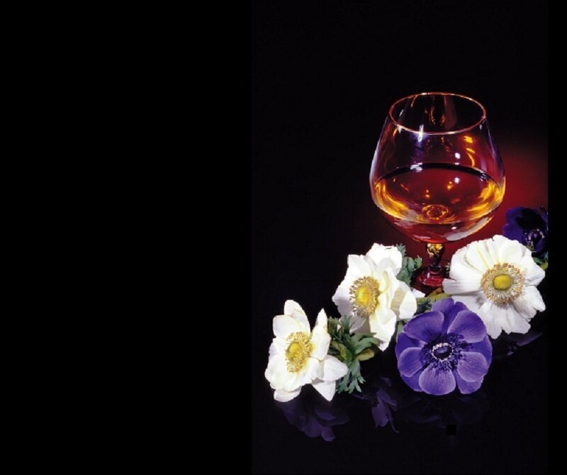 Brandy glass with flowers