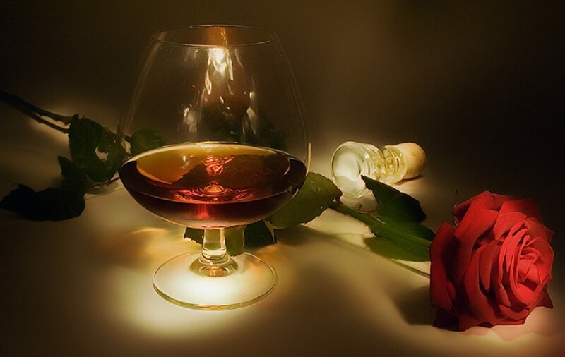 Brandy Glass with Rose — Red