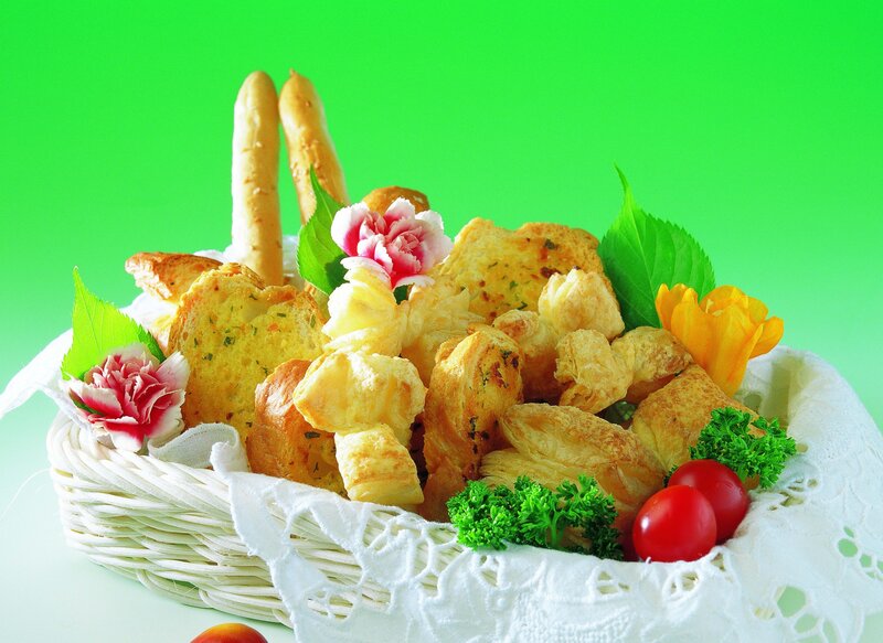 Bread basket with flowers