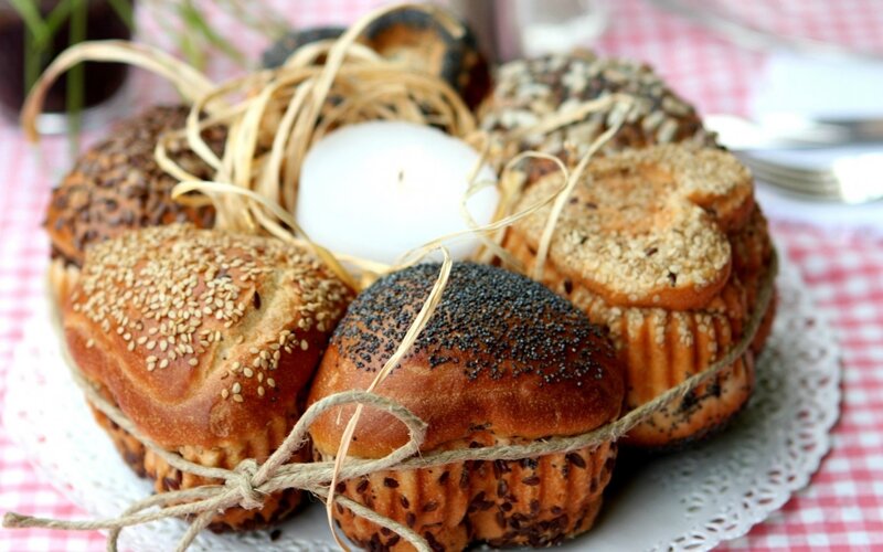 Bread wreath with candle