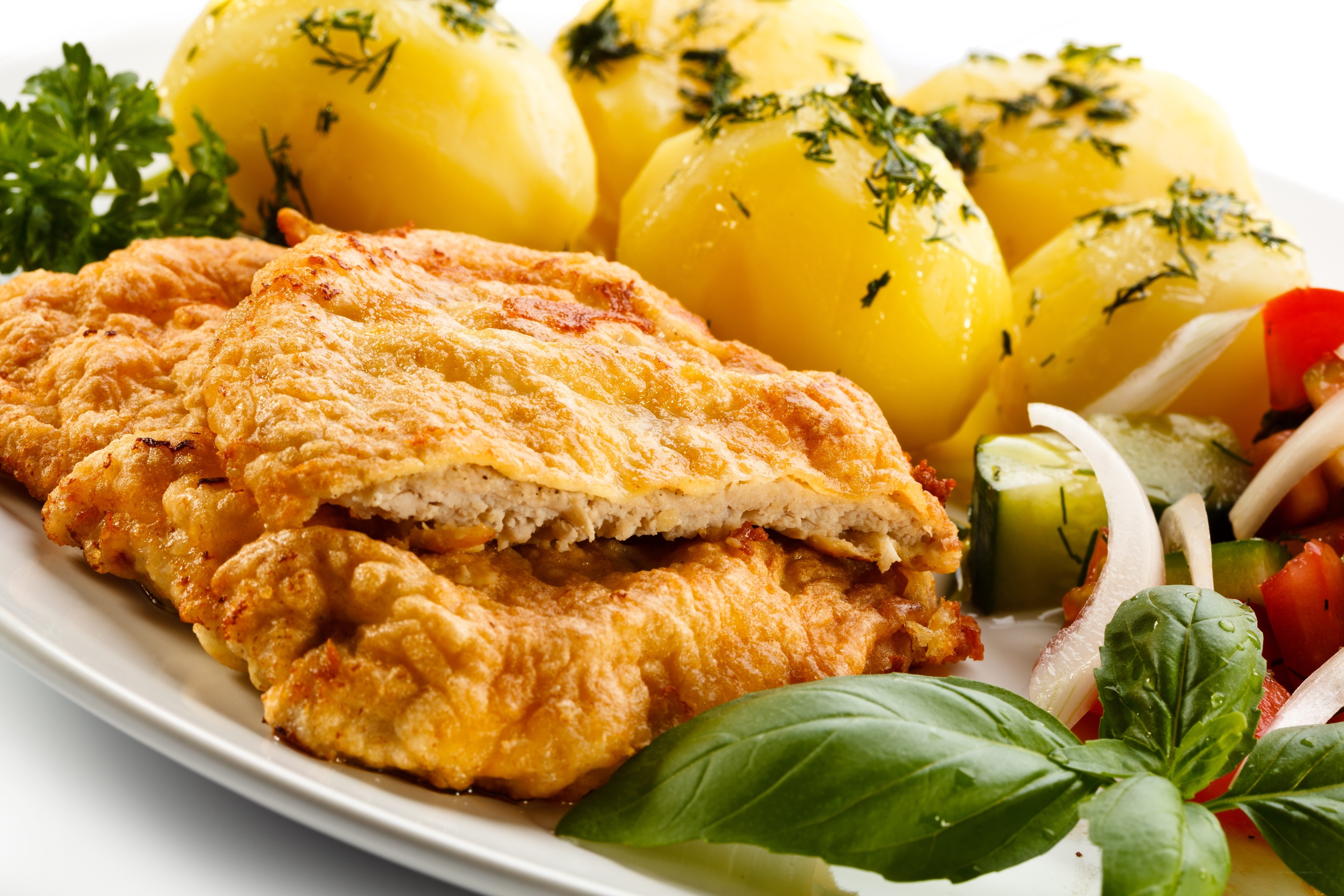 Breaded chicken with potatoes