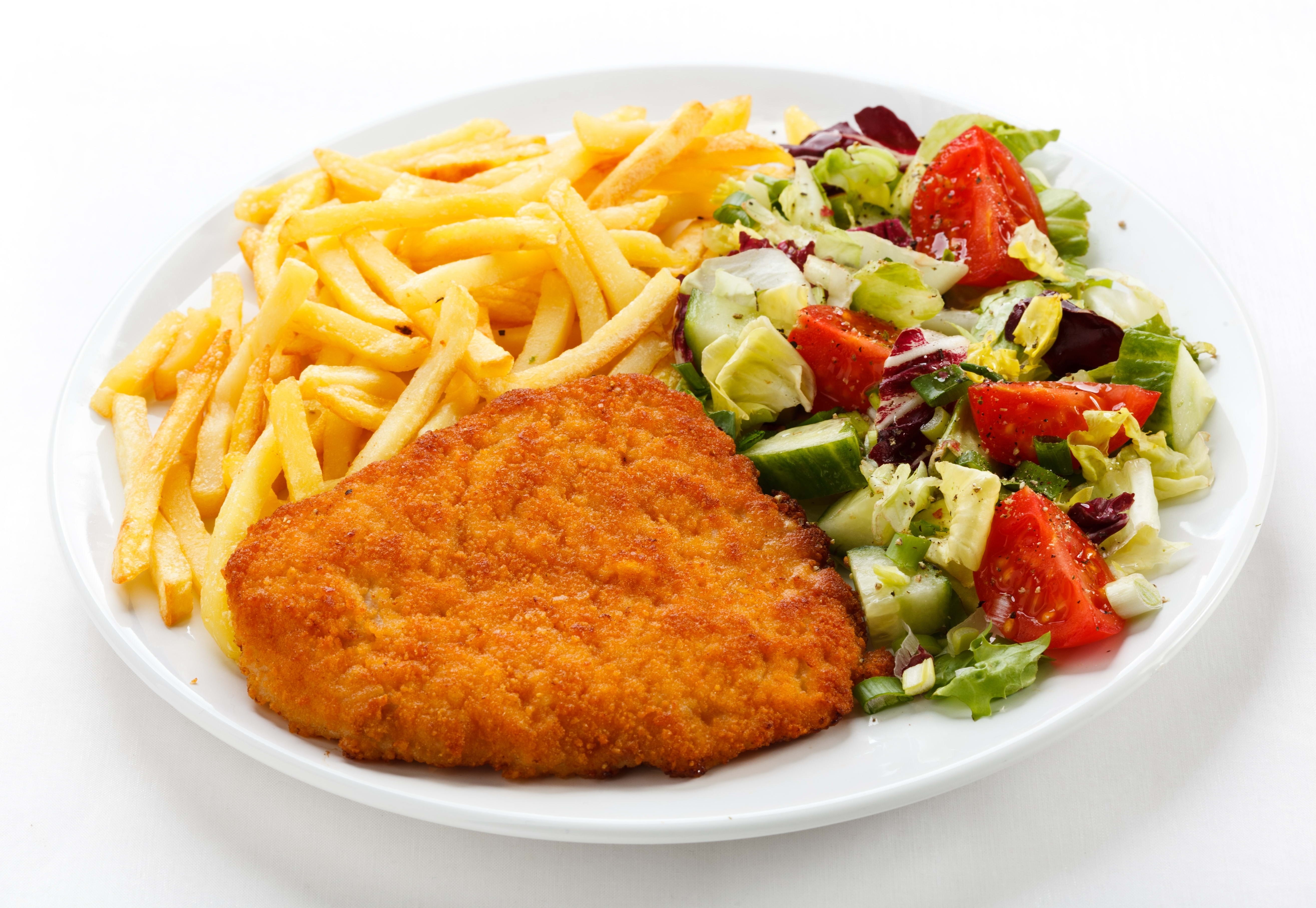 Breaded cutlet with fries and salad