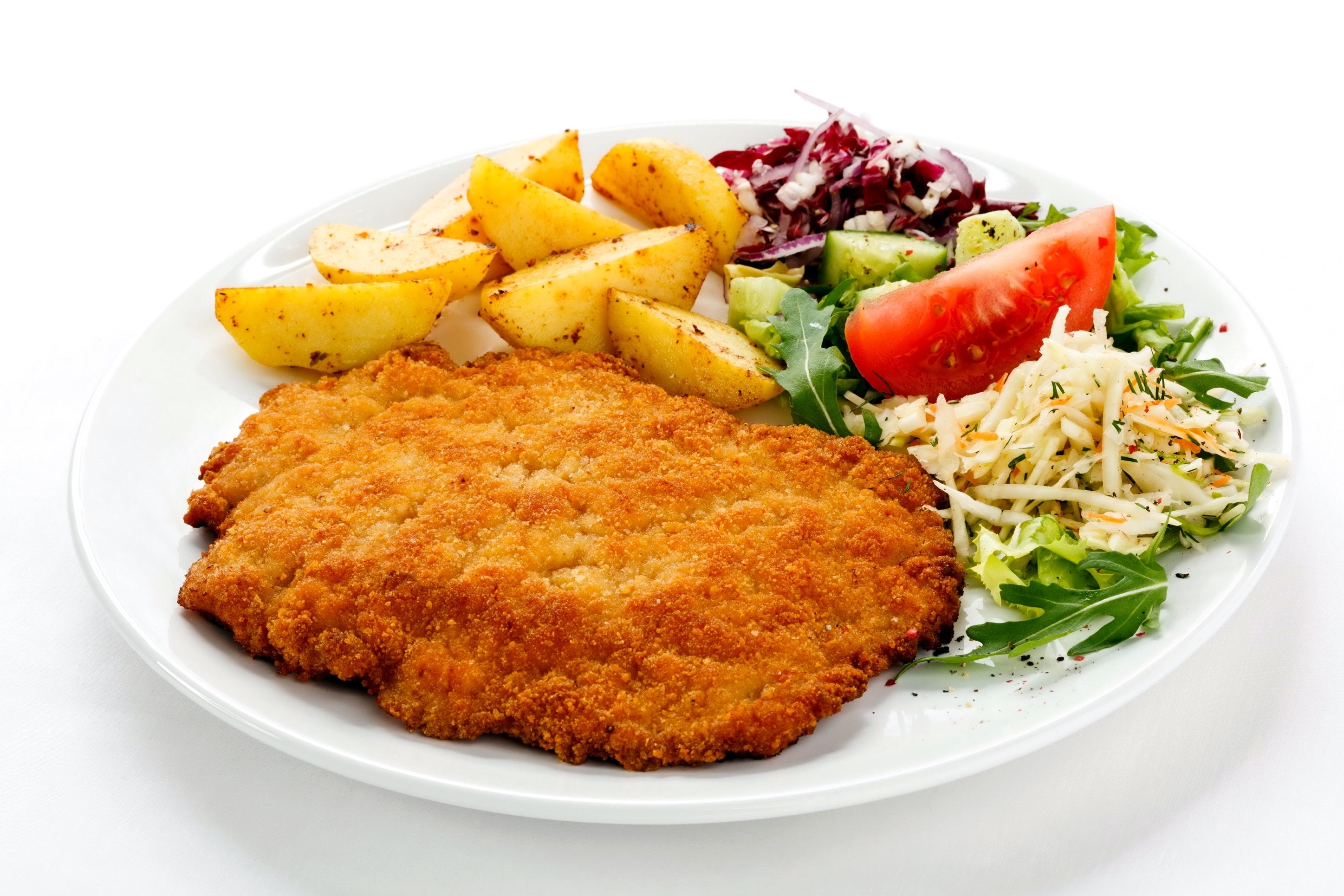 Breaded cutlet with potatoes and salad