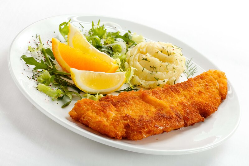 Breaded fish with mashed potatoes
