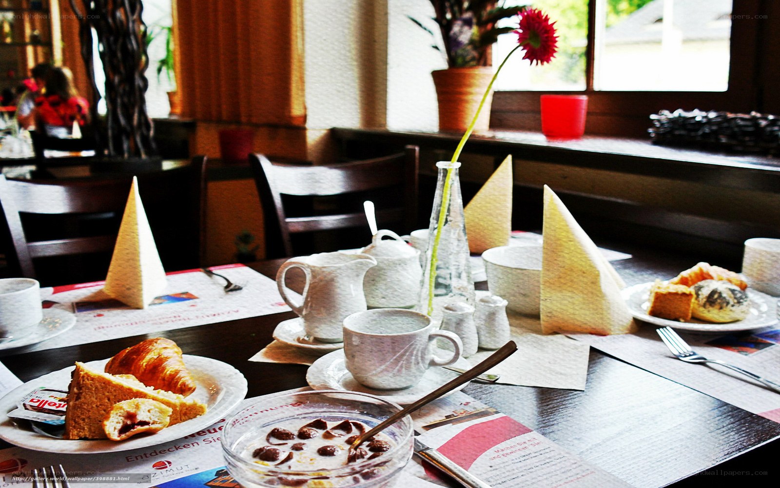 Breakfast at a cozy cafe
