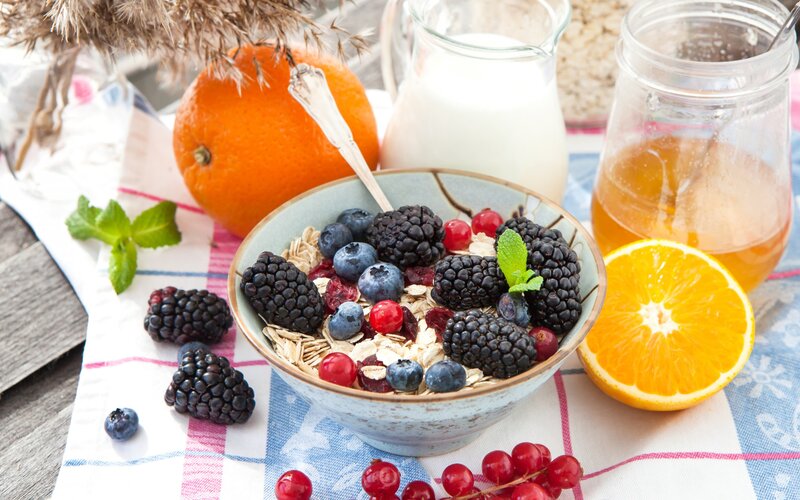 Breakfast Bowl with Berries — Blue