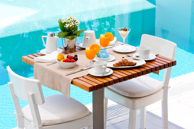 Breakfast by Pool