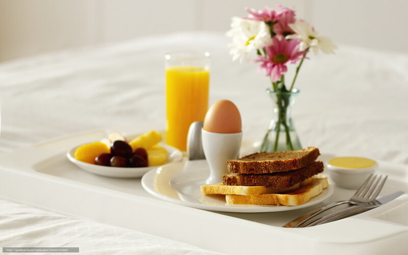 Breakfast in bed with flowers