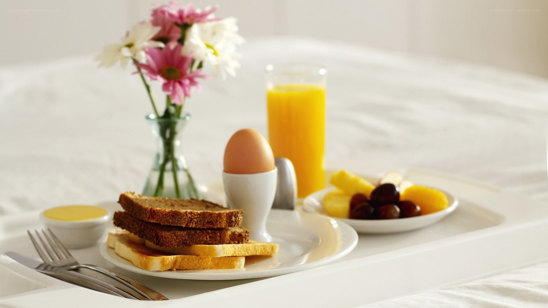 Breakfast in bed with flowers
