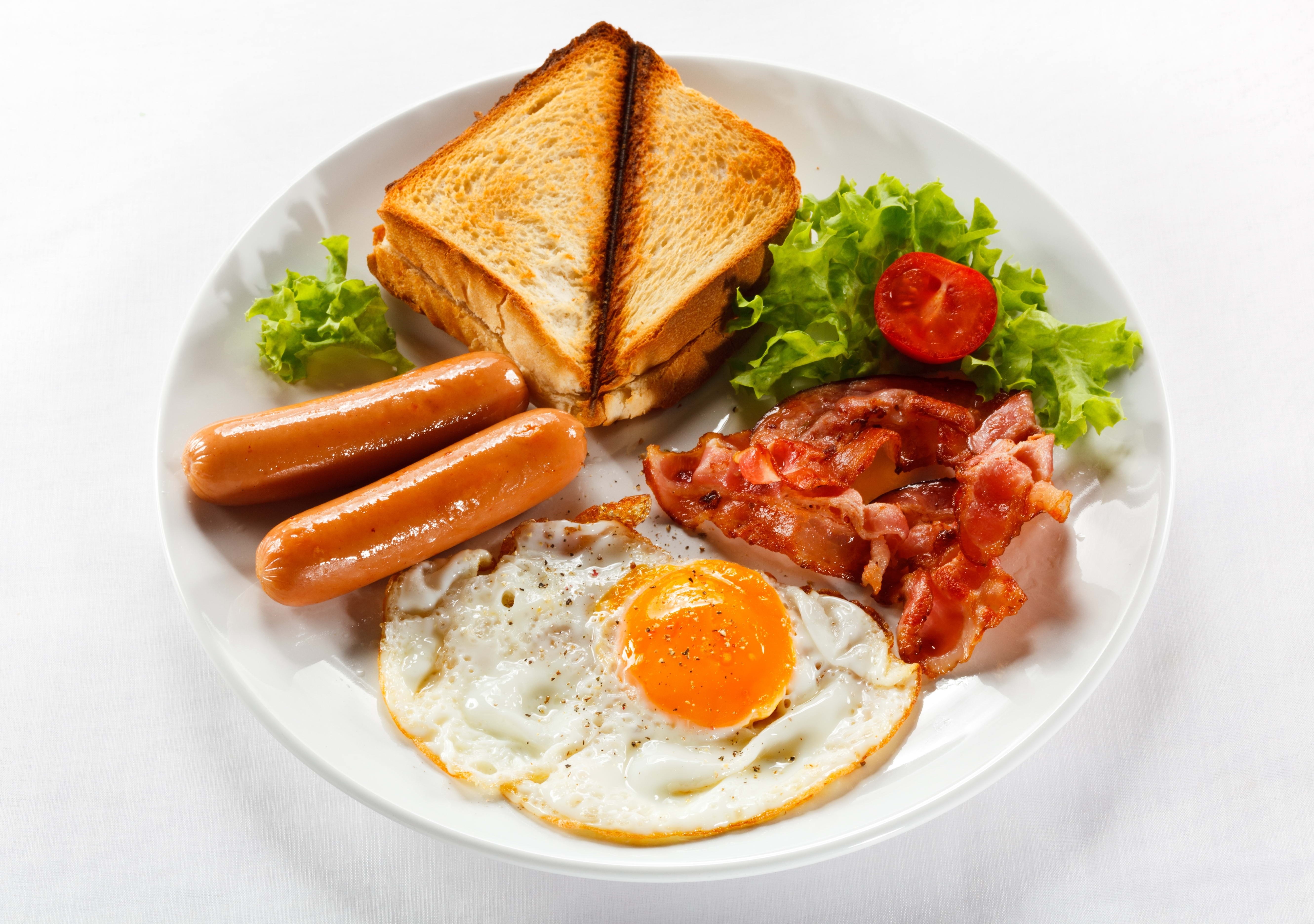 Breakfast plate with eggs and bacon