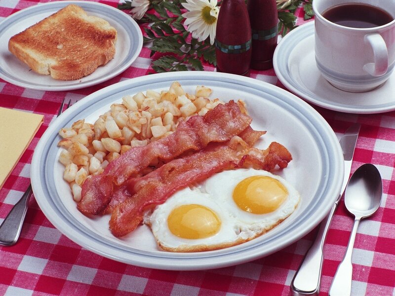 Breakfast Plate with Eggs — Red