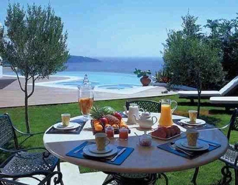 Breakfast Table with Ocean View — Green