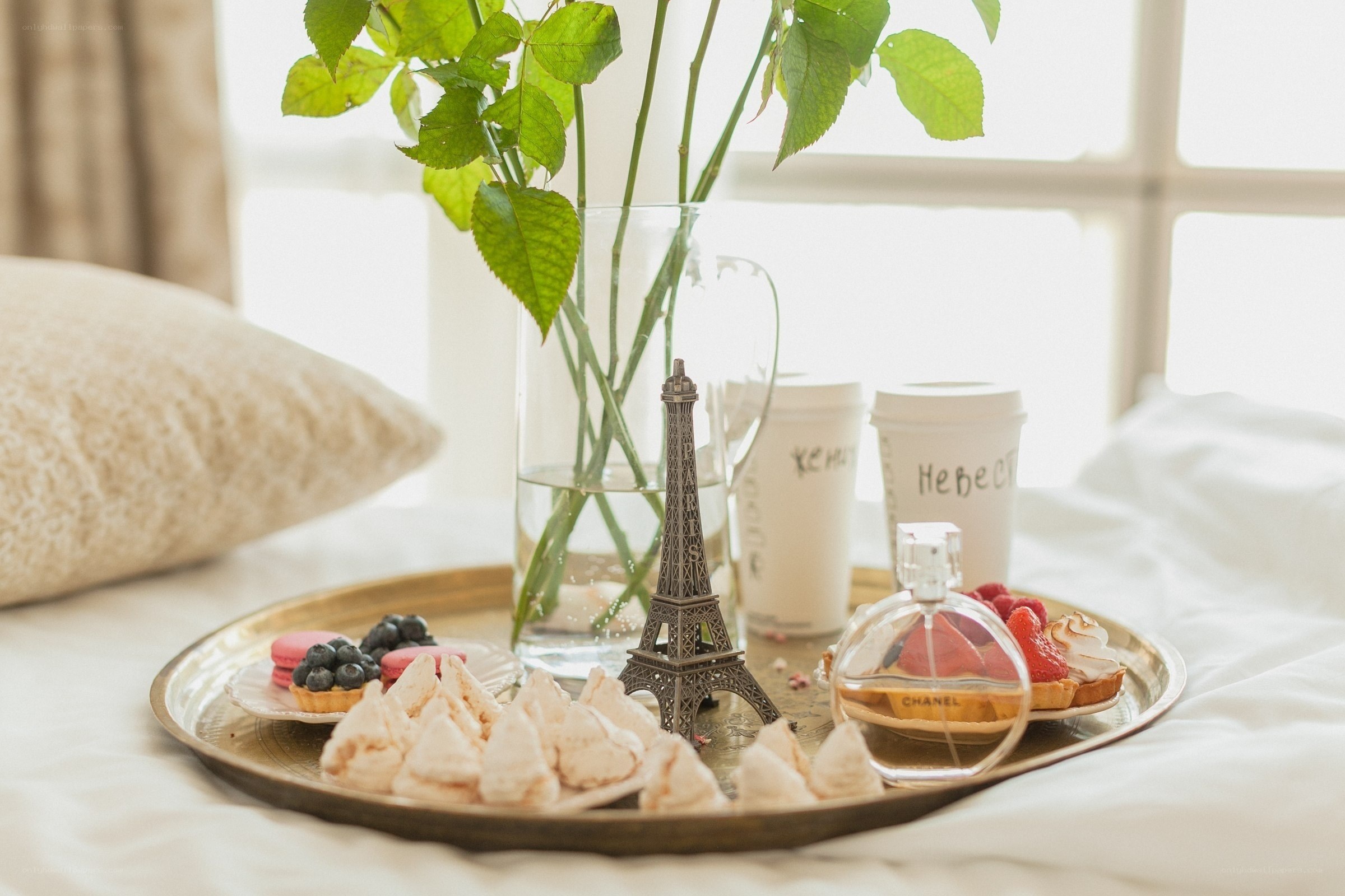 Breakfast tray with Eiffel Tower