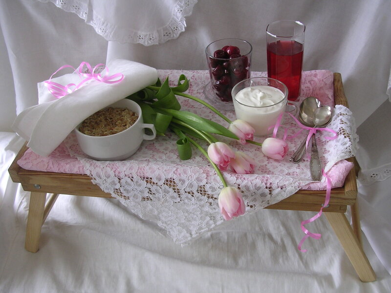 Breakfast tray with flowers