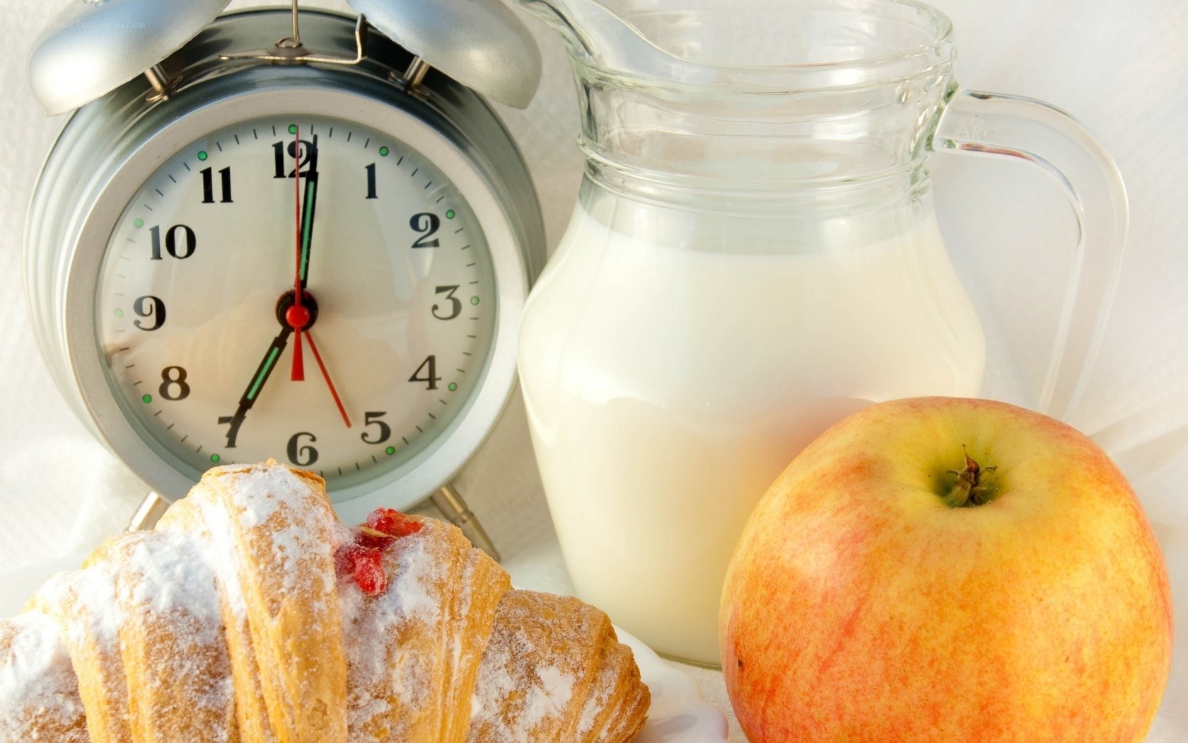 Breakfast with croissant and apple