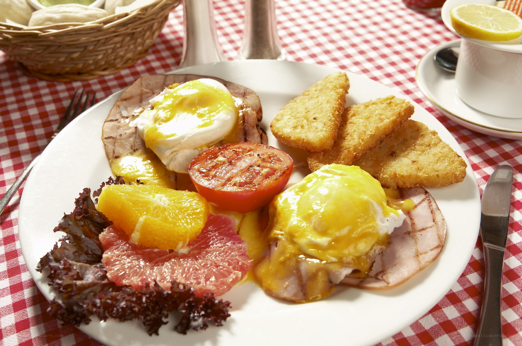 Breakfast with Eggs Benedict