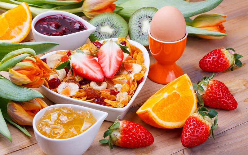 Breakfast with Fruit and Egg