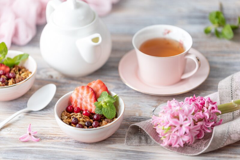 Breakfast with Tea and Granola