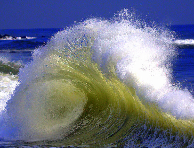 Breaking Ocean Wave — Blue, Dynamic