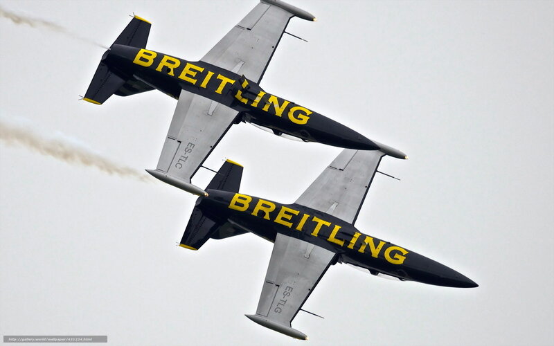 Breitling Jet Team in Formation