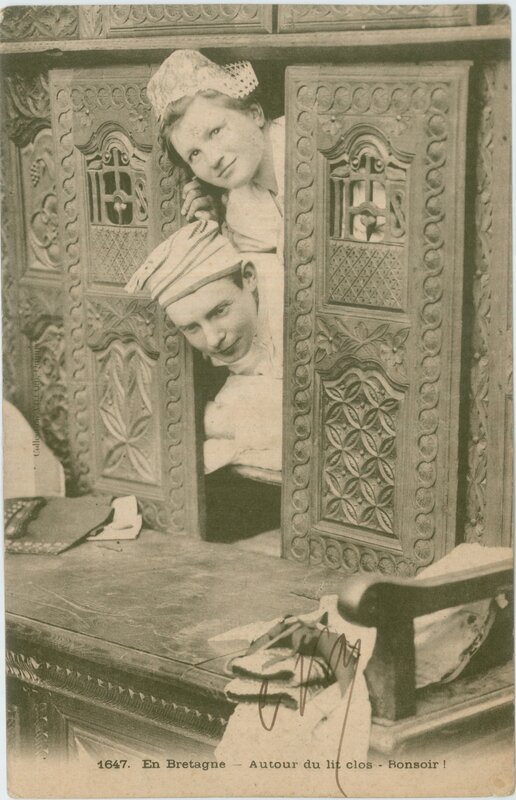 Bretagne couple in closet