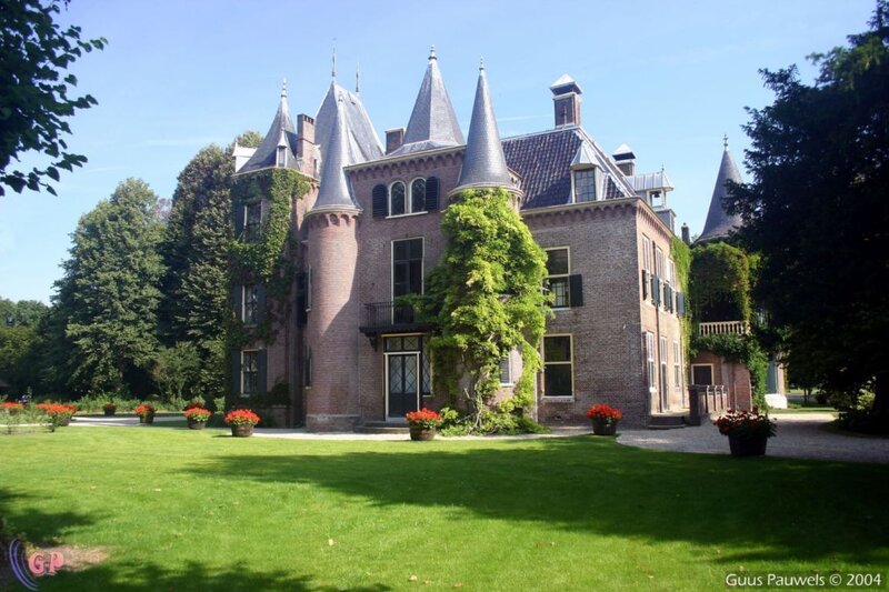 Brick Castle with Ivy — Green