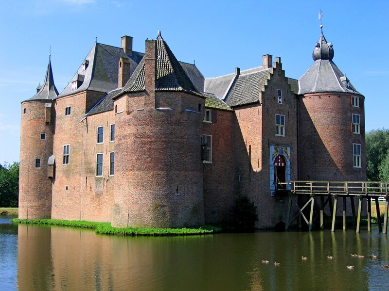 Brick Castle with Moat — Brown
