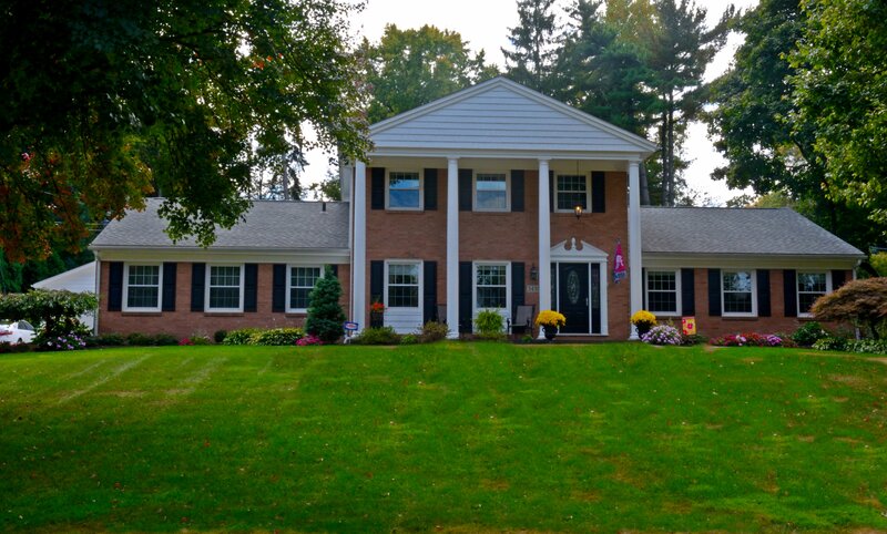 Brick House with Columns — Green