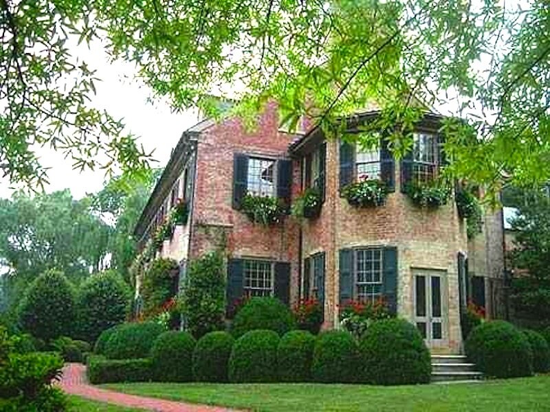 Brick House with Garden — Green, Serene