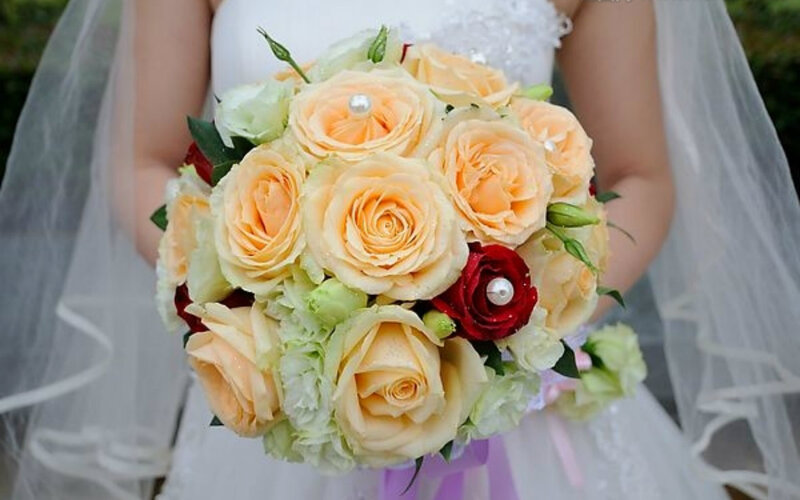 Bridal Bouquet of Roses — White