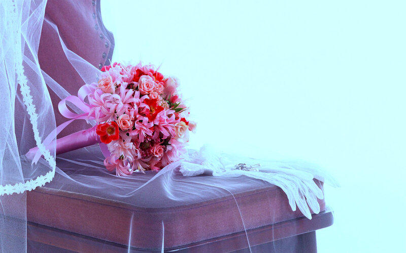 Bridal Bouquet on Chair — Pink