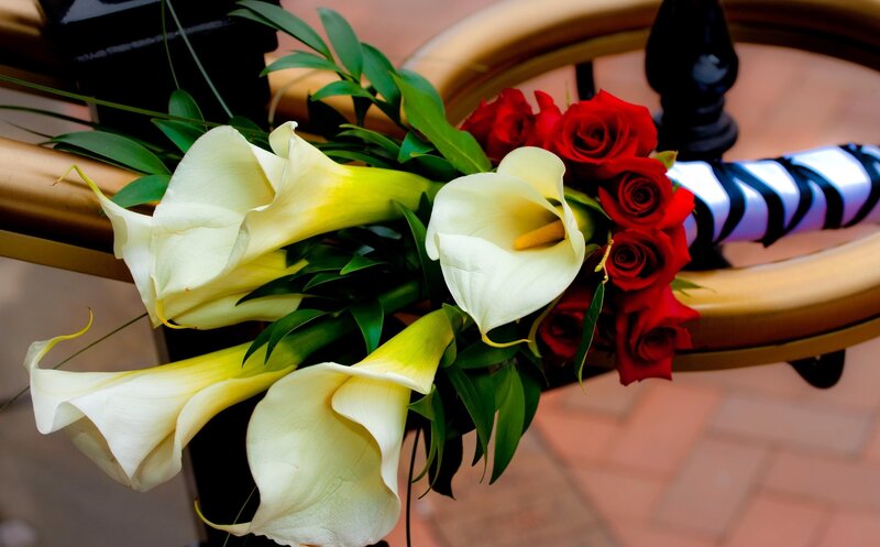 Bridal bouquet with calla lilies and roses