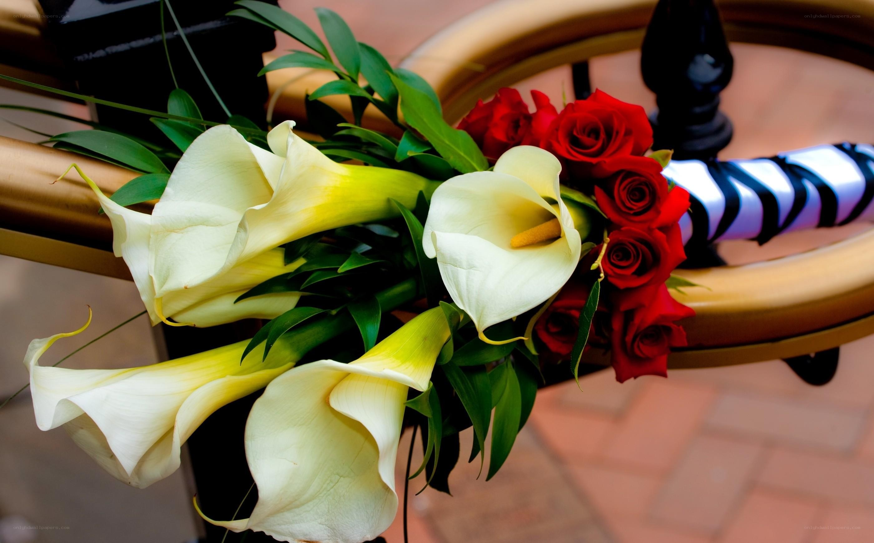 Bridal bouquet with calla lilies and roses