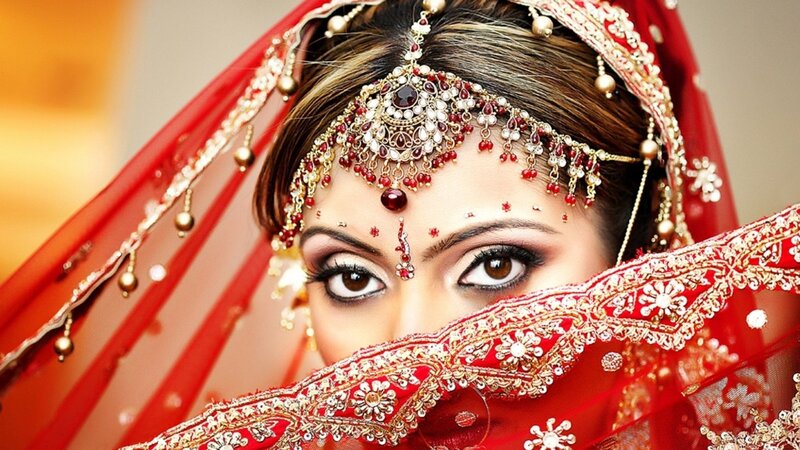 bridal makeup and jewelry