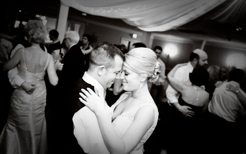 Bride and Groom Dancing — Black