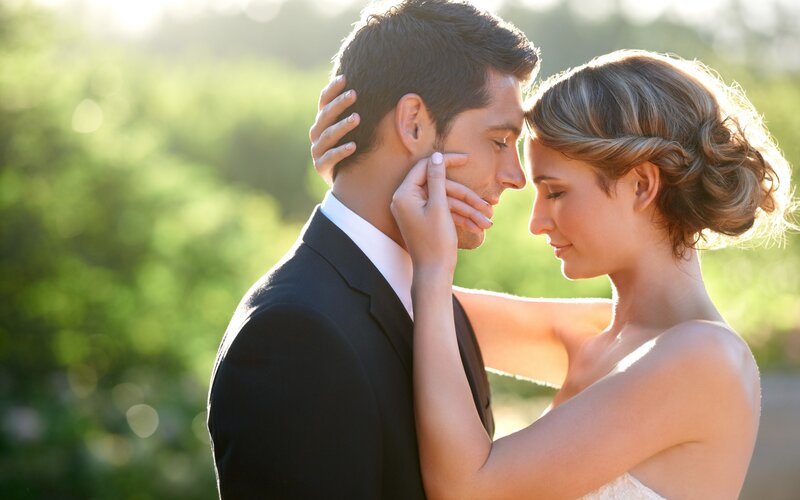 Bride and Groom Embracing — Green