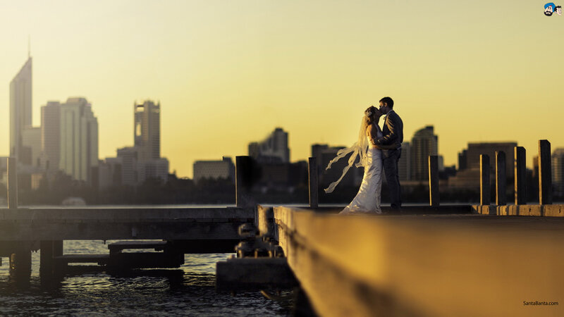 Bride and Groom Kissing — Yellow