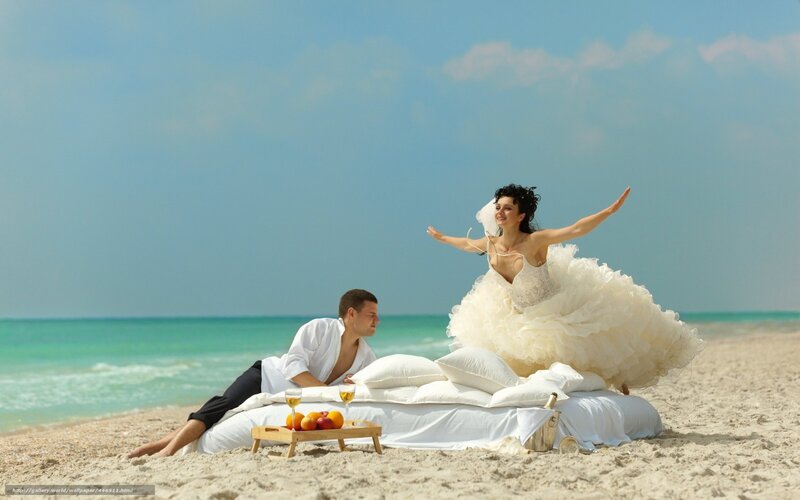 Bride and Groom on Beach — Blue, Relaxed