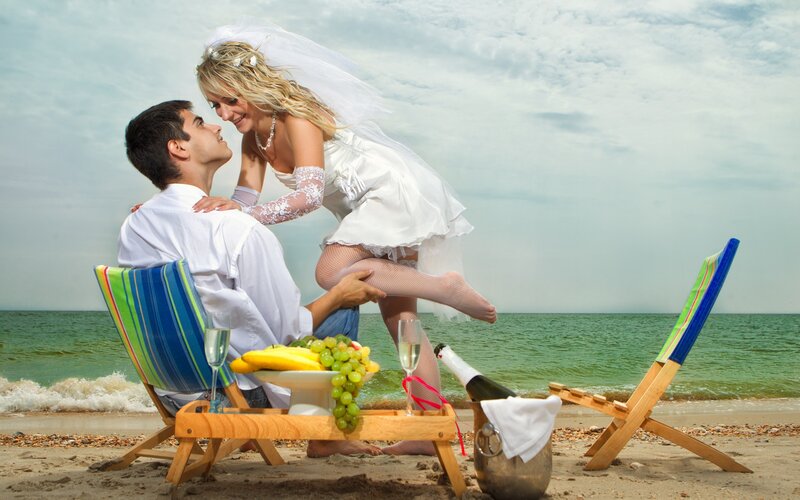 Bride and Groom on Beach — Blue, Romantic