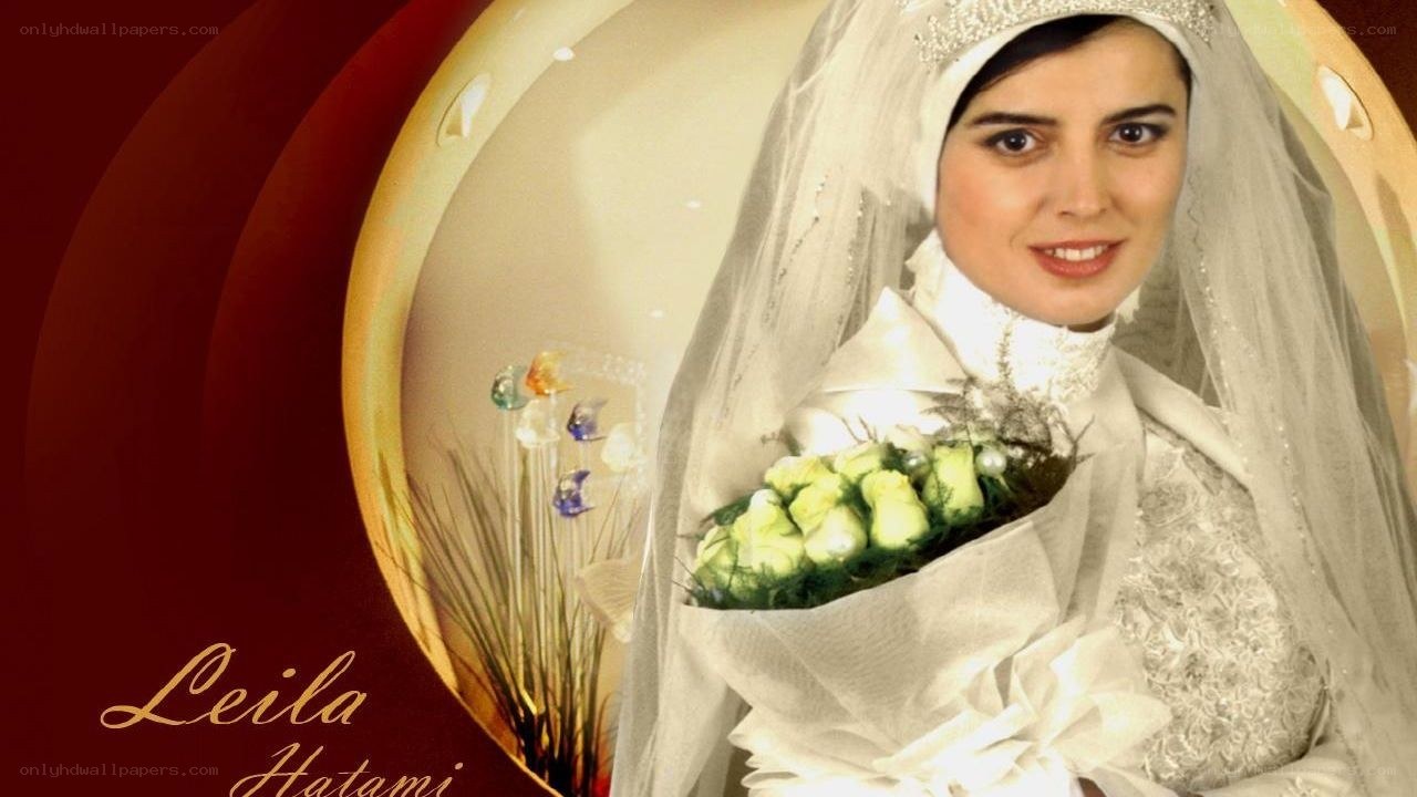 bride holding bouquet