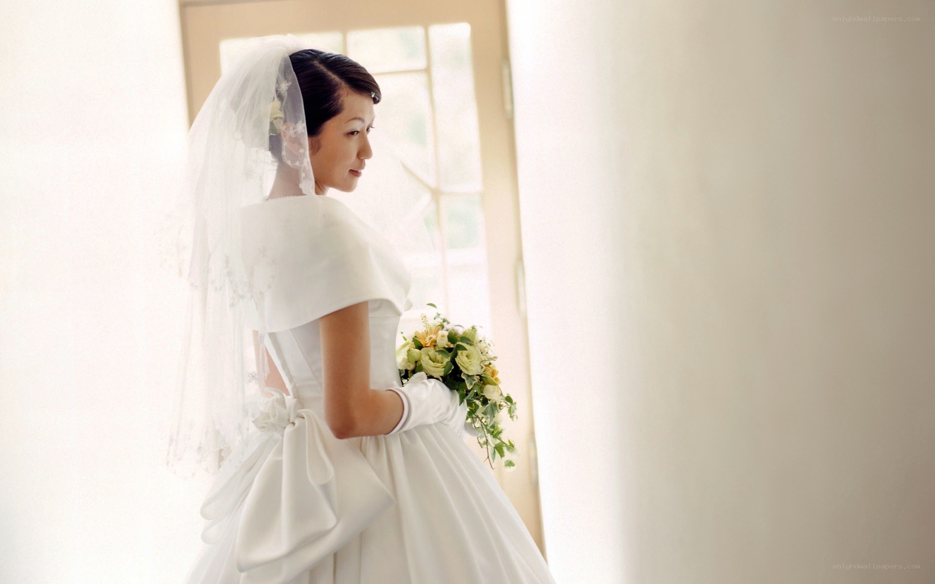 Bride holding bouquet
