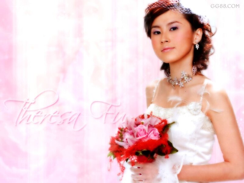 Bride holding bouquet