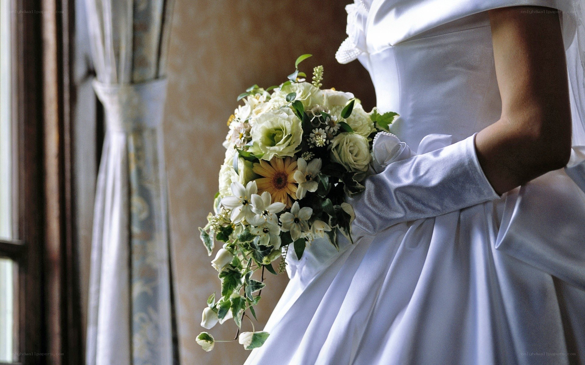 bride holding wedding bouquet