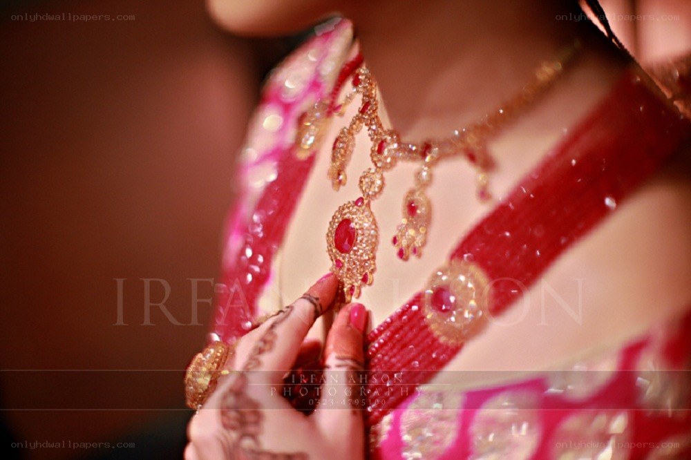 Bride's jewelry close-up