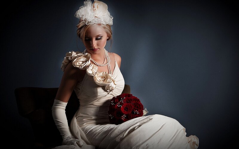 Bride with red bouquet