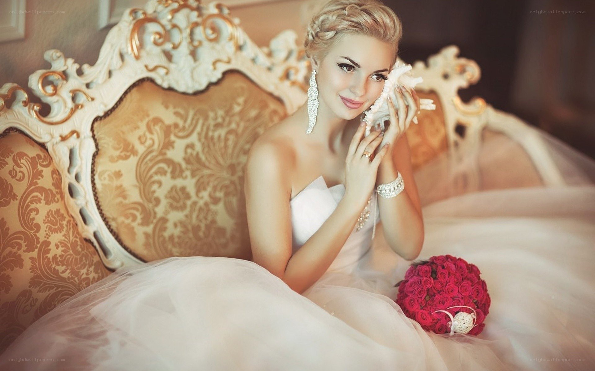 Bride with seashell and bouquet