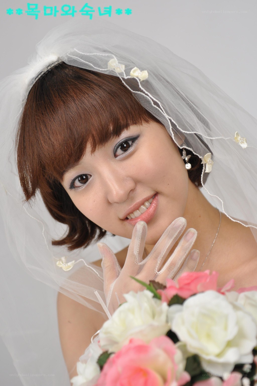 Bride with veil and bouquet