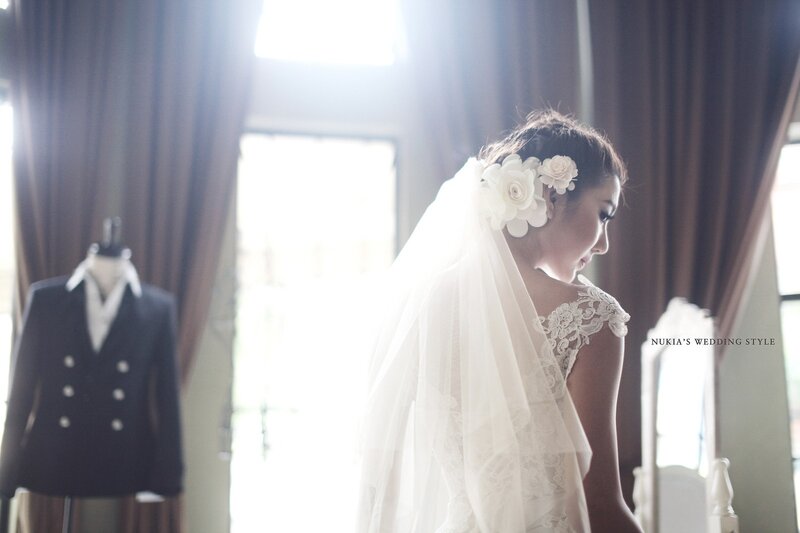 Bride with veil and flowers